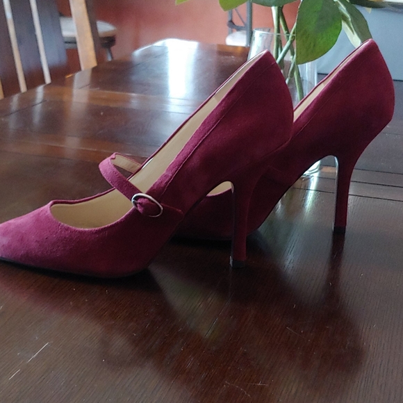 Nine West Burgundy Suede Heels Size 9 - Picture 4 of 7
